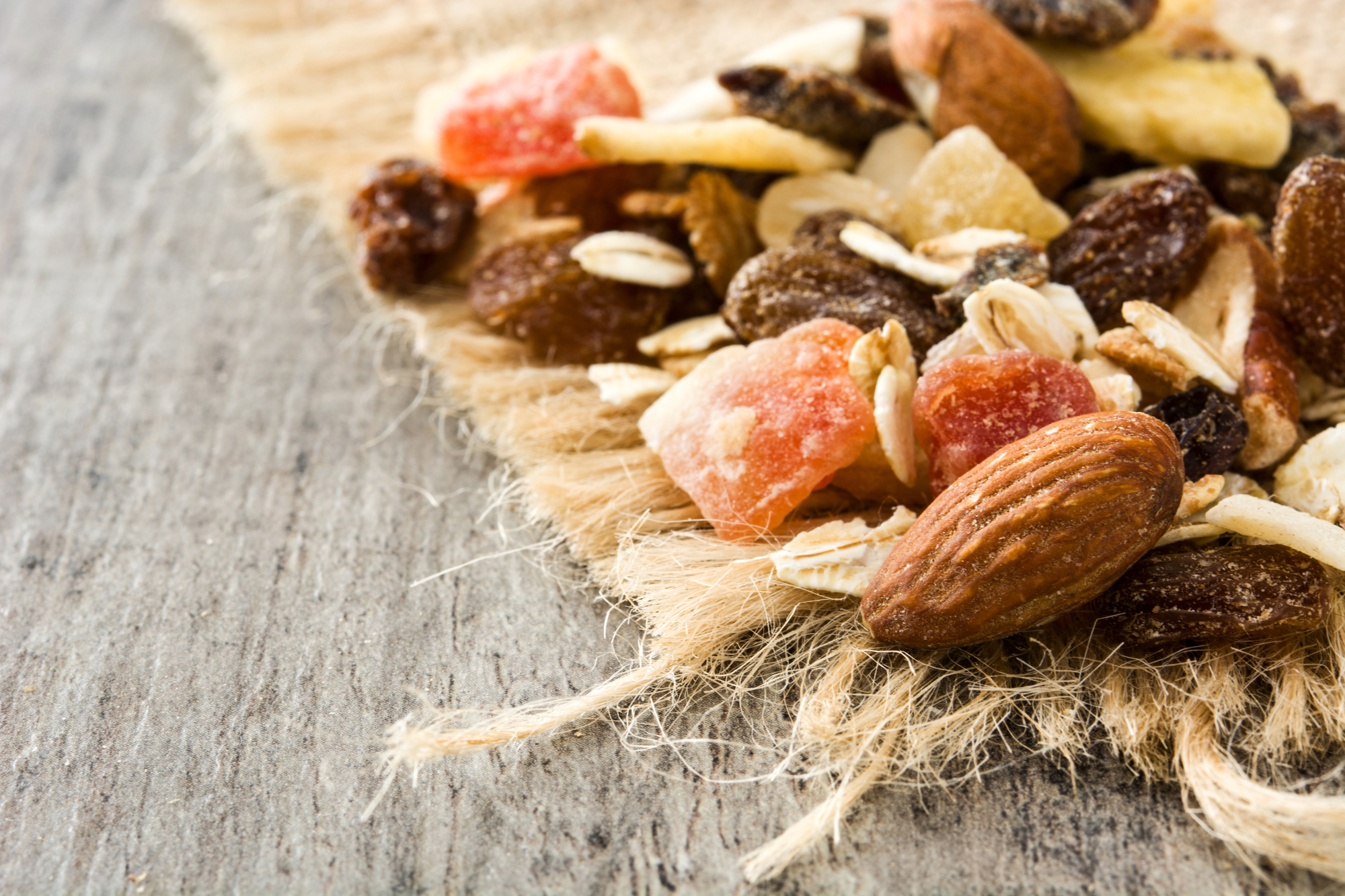 Muesli and dried fruit - オーガニック素材を使用した無添加の2960グラノーラ